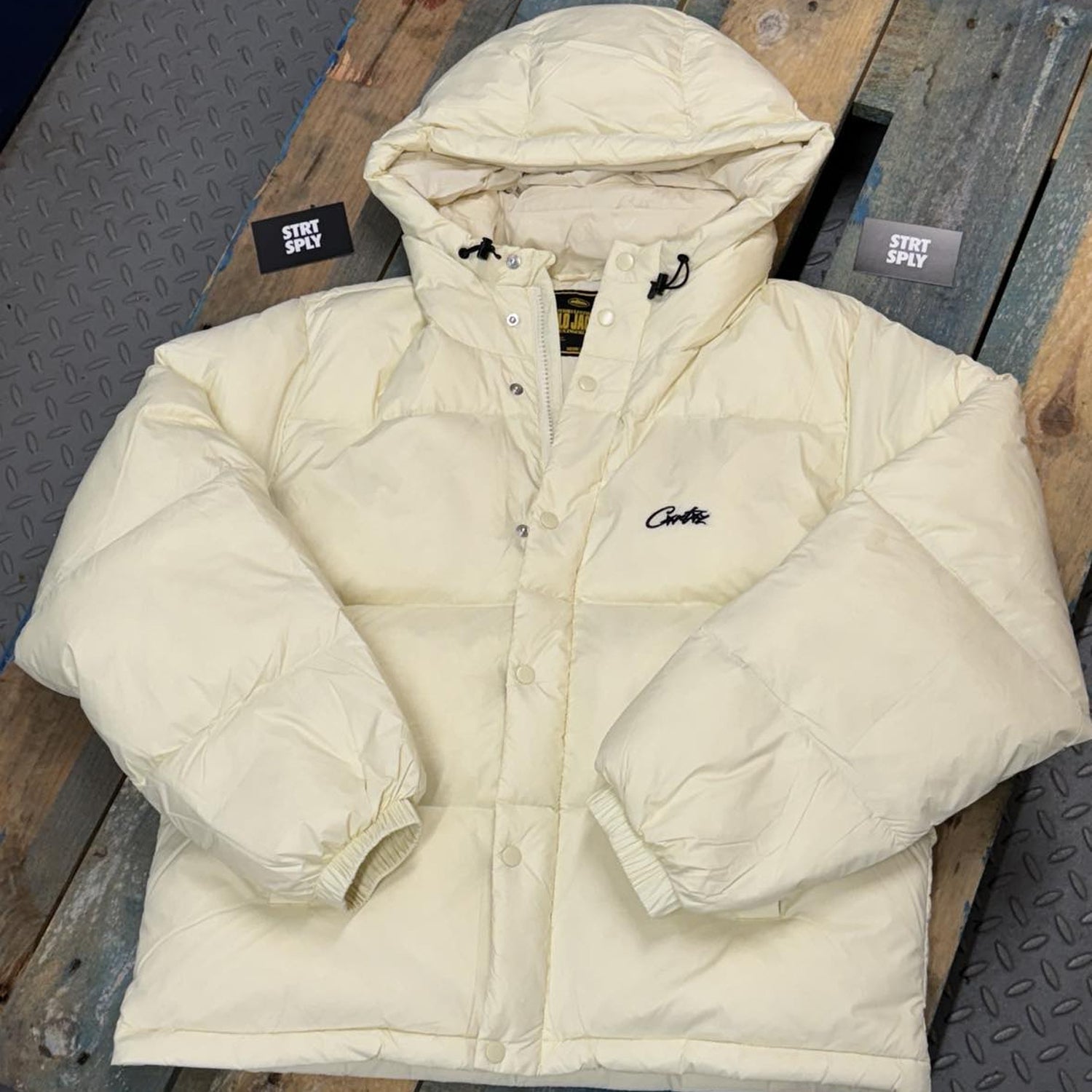 Corteiz RTW Bolo V2 Puffer Jacket - Off White